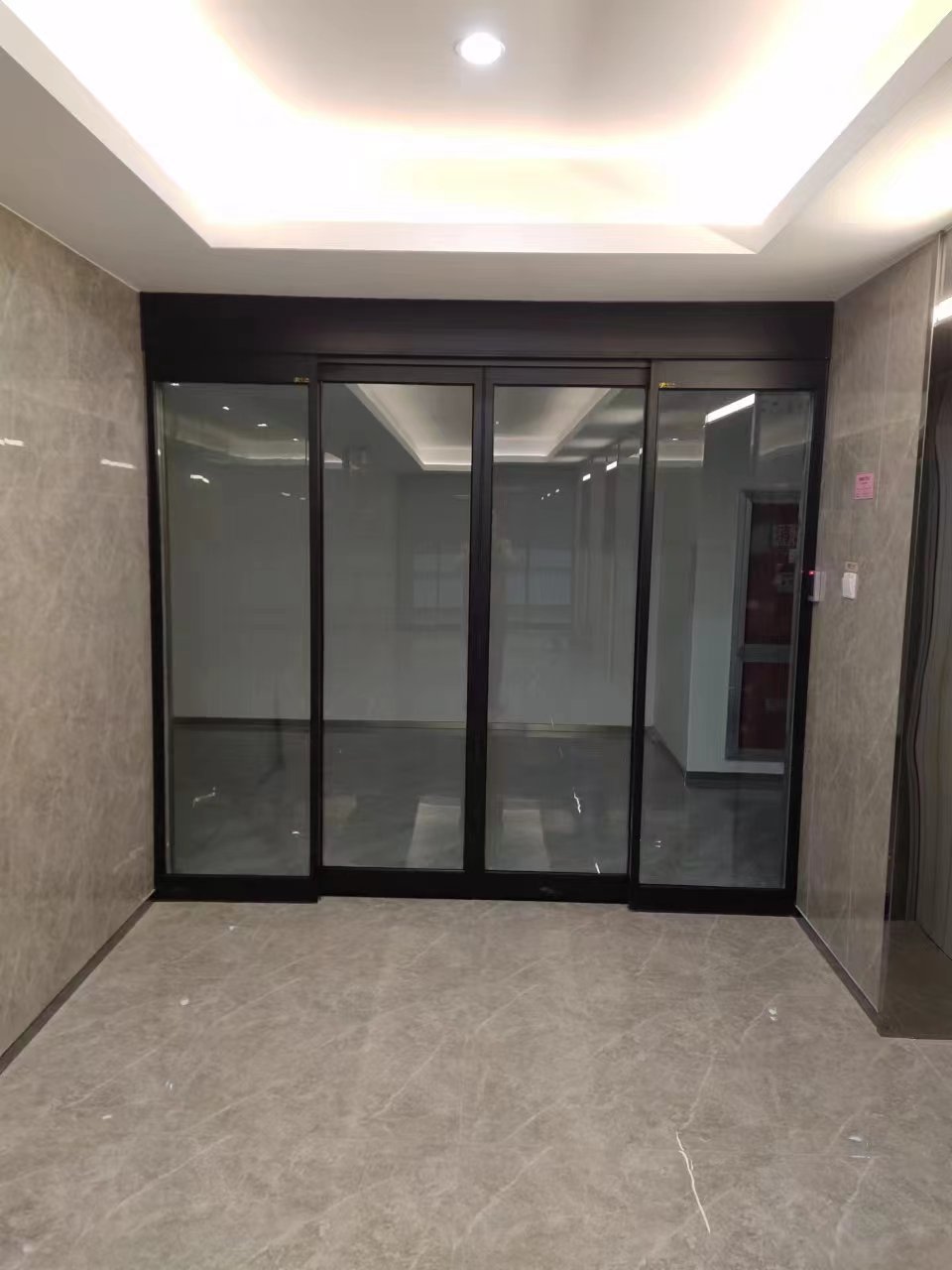 泗洪县玻璃伸缩门